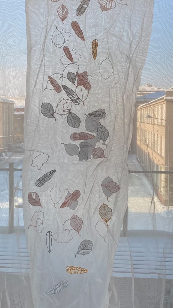 Vyšívaný záves image 1