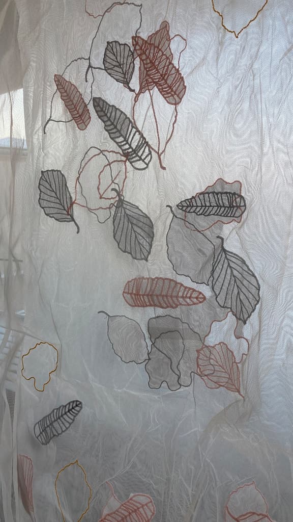 Vyšívaný záves image 2